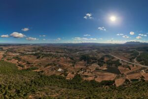 Manresa des del Collbaix amb Montserrat al fons