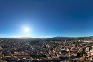 Fotografia de Manresa amb Montserrat al fons